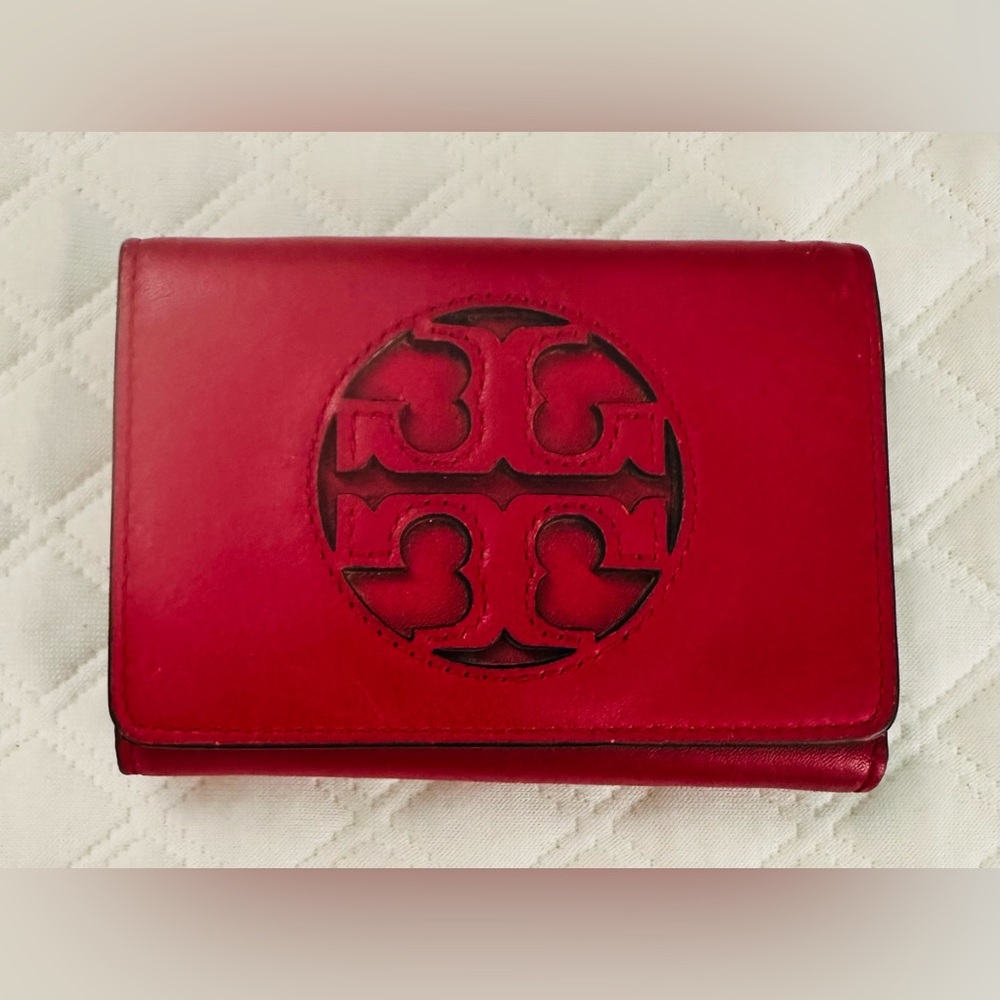 Tory Burch wallet.  Used and in good condition